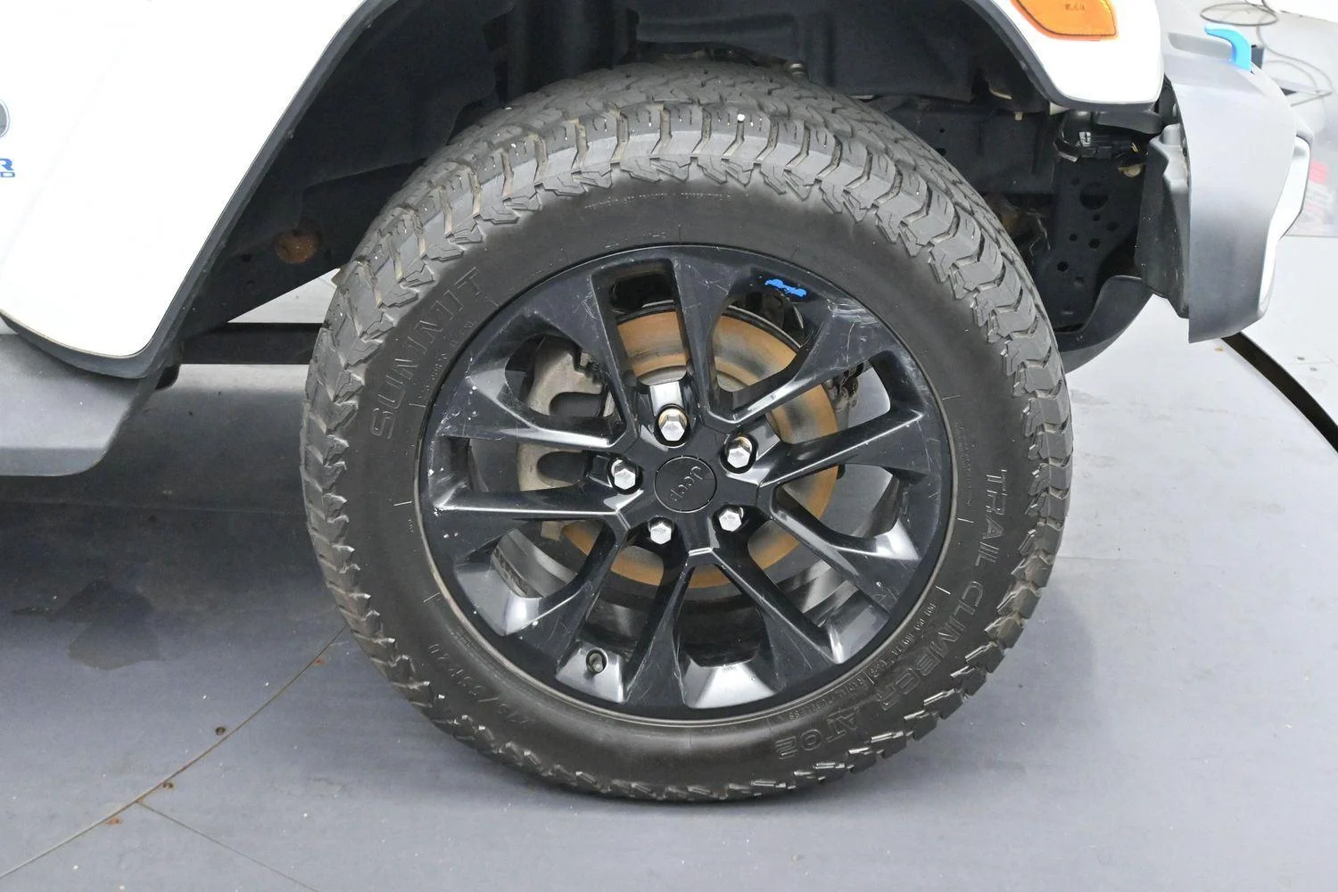 Used 2022 Bright White Clearcoat Jeep Unlimited Sahara image 32
