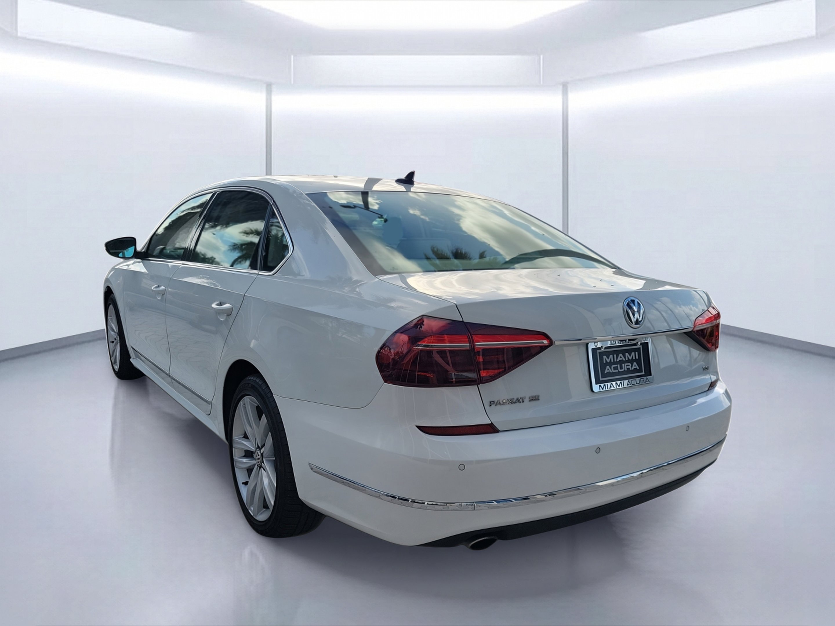 Used 2017  Volkswagen 1.8T SE w/Technology image 3