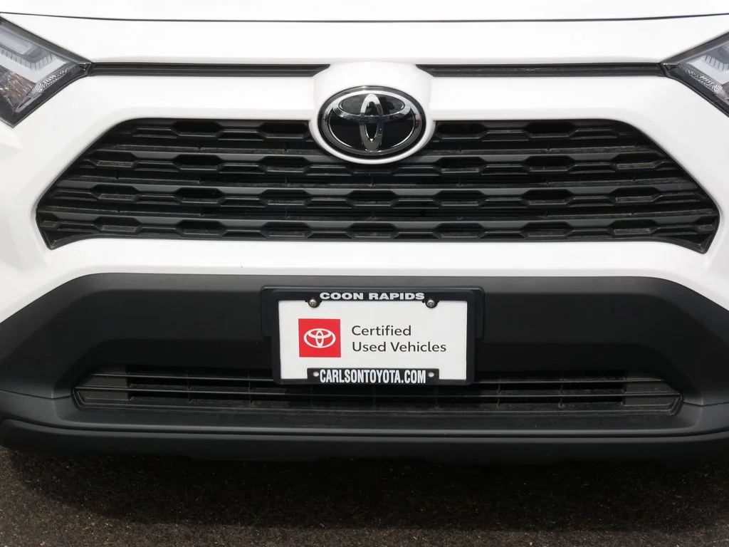Used 2025 White Toyota XLE image 9
