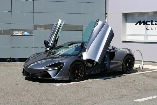 2023 McLaren Artura Coupe 