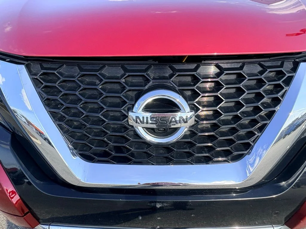 Used 2020 Red Nissan SL image 13