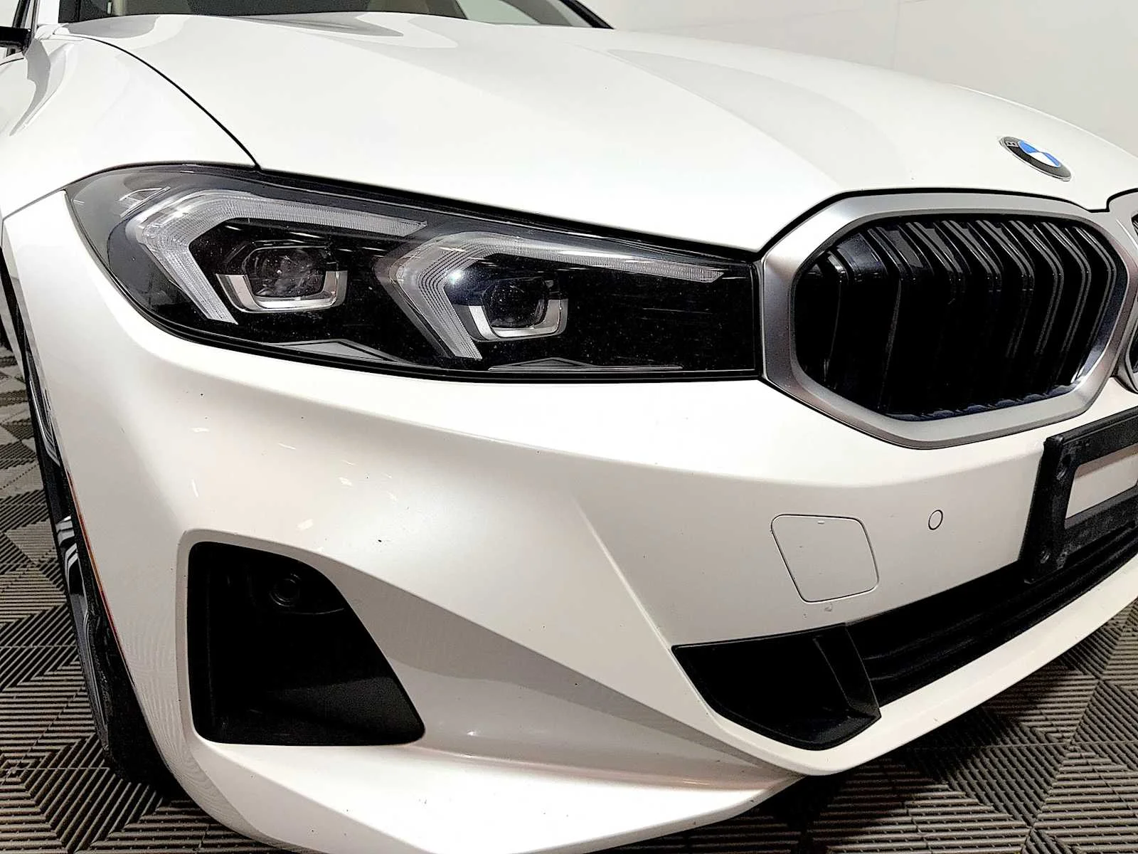2024 BMW 3 Series 330i - Photo 25