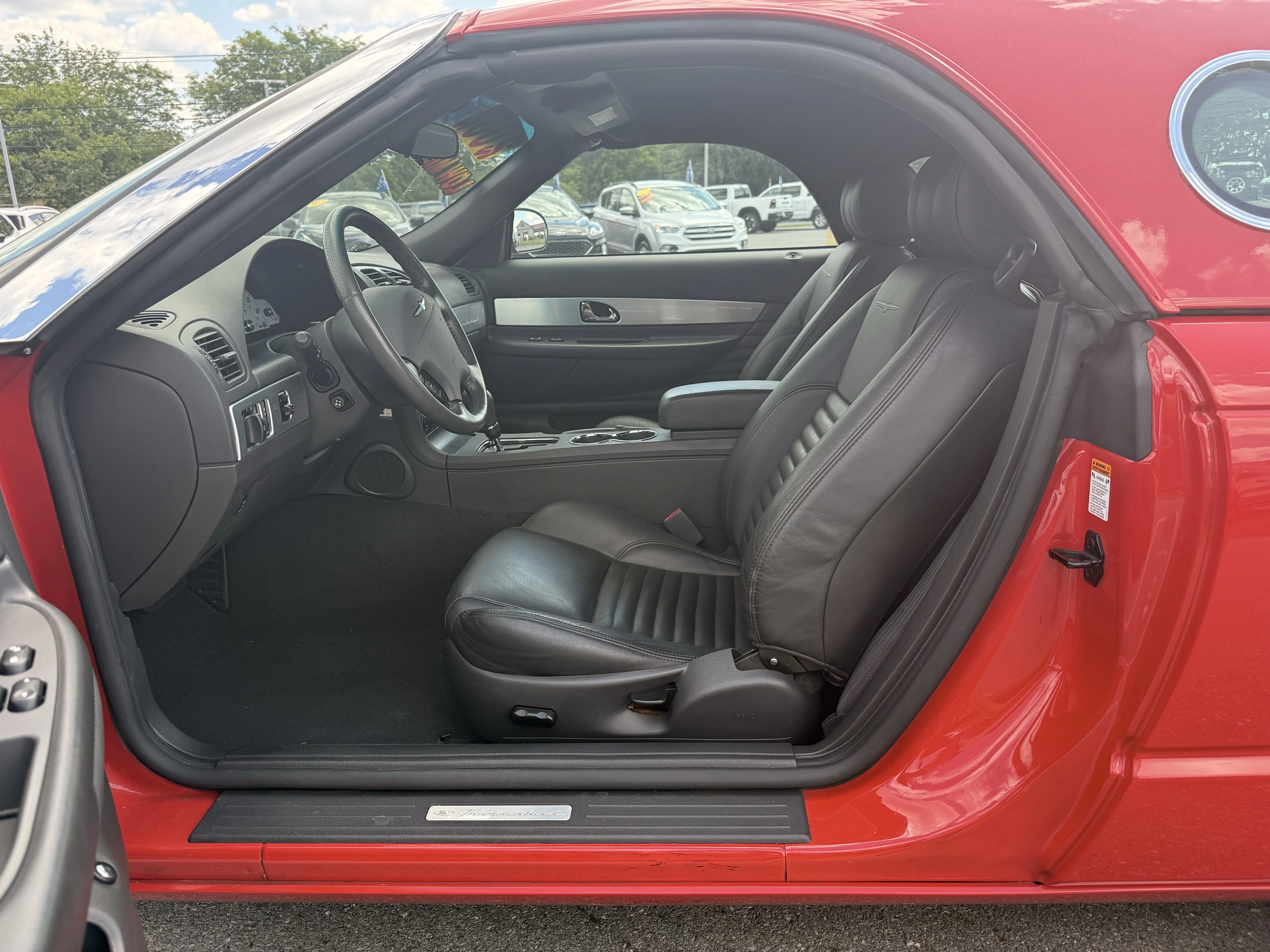 Used 2002 Red Ford Base image 10