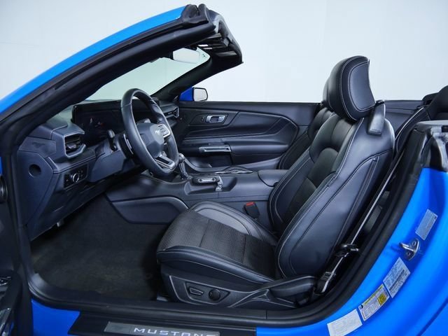 Certified Used 2025  Ford GT Premium image 17