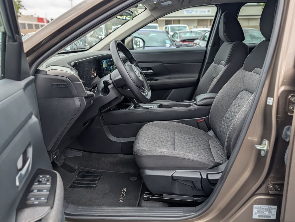 2025 Nissan Kicks SV - Photo 13
