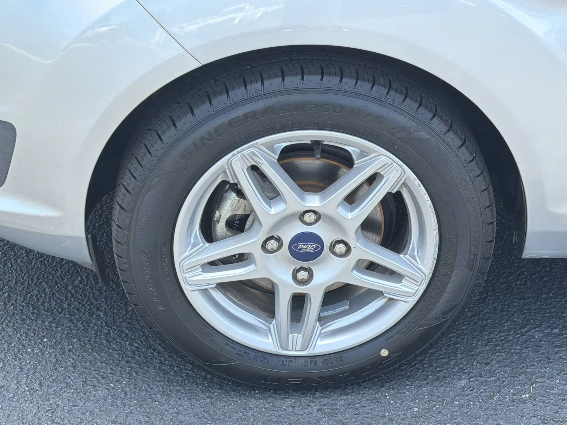 Used 2018 Silver Ford SE image 29