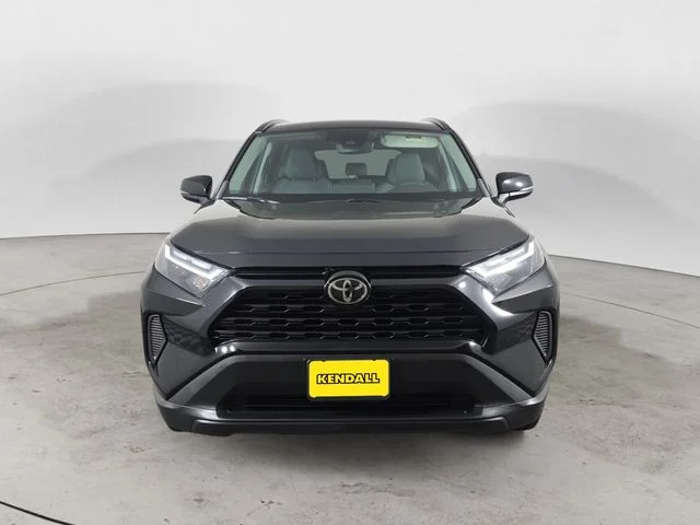 Used 2022 Midnight Black Metallic Toyota XLE image 2