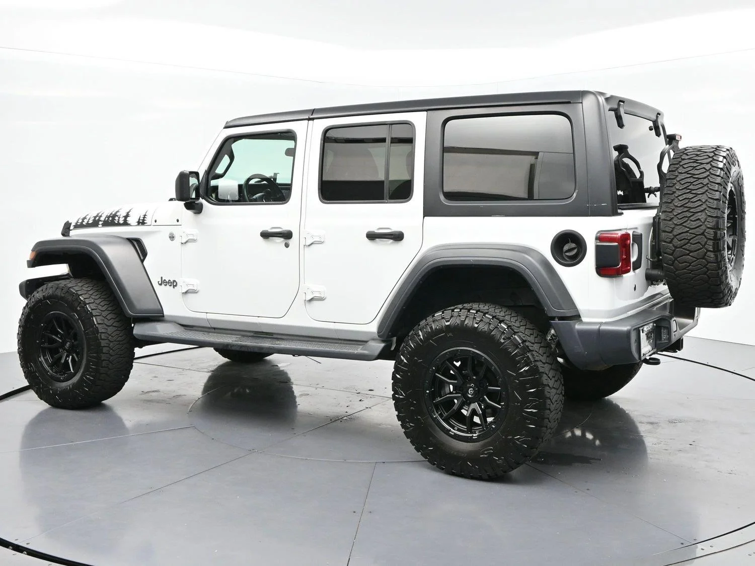 Used 2020 Bright White Clearcoat Jeep Sport S image 5