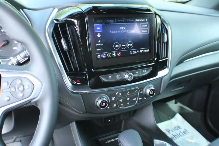 Used 2023 Silver Sage Metallic Chevrolet LT Cloth image 12