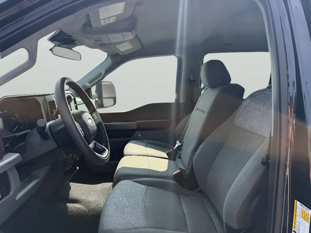 Used 2025 Agate Black Metallic Ford XLT image 13