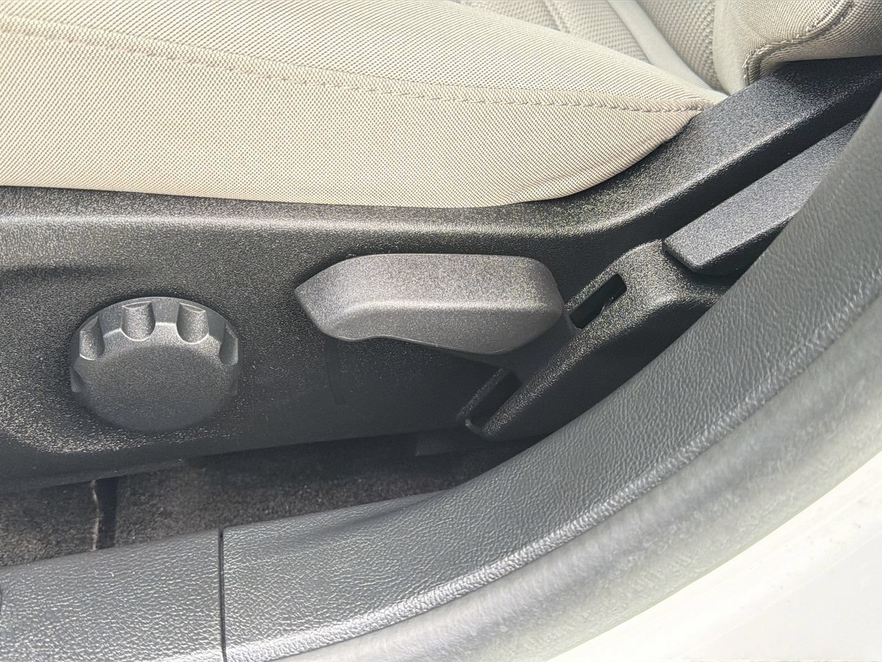 Used 2018 Oxford White Ford S image 19