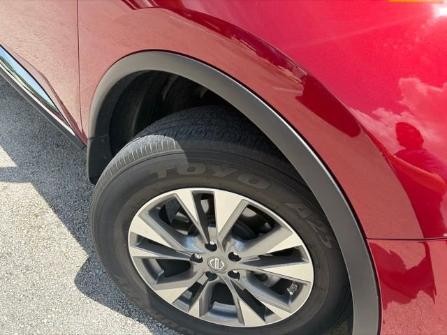 Used 2015 Red Nissan SV image 7
