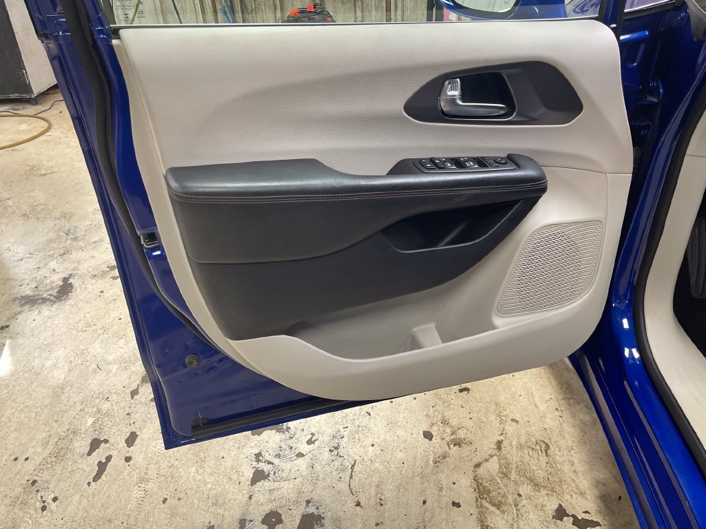 Used 2020 Blue Chrysler Touring image 15
