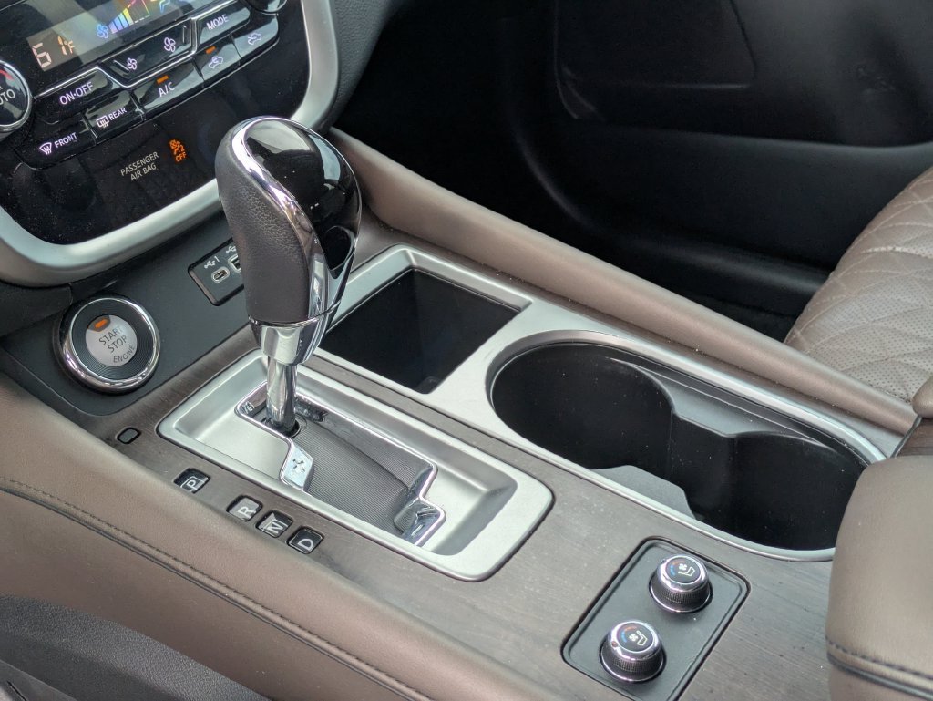 Used 2020 White Nissan Platinum image 16