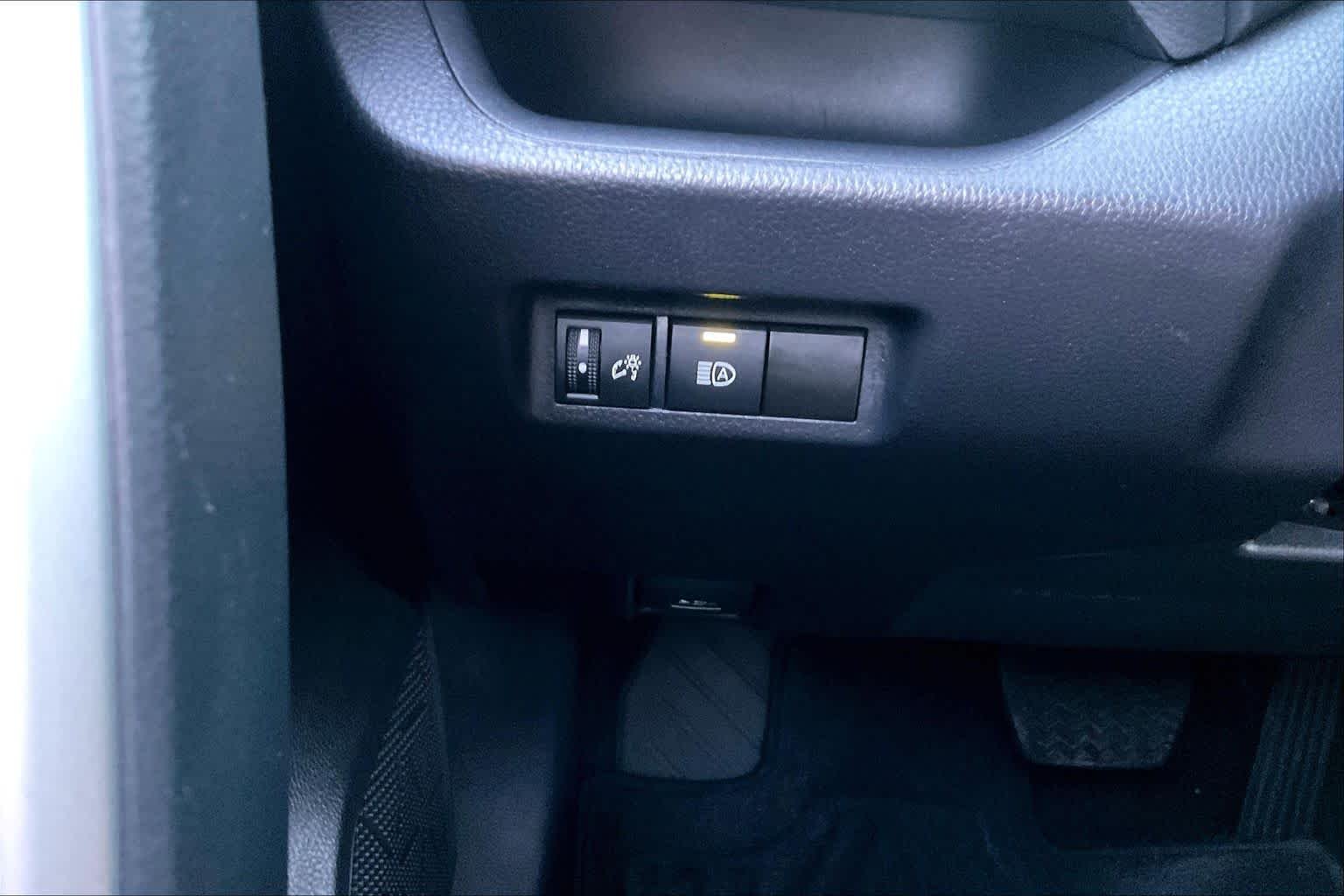 Used 2025 Ice Cap Toyota XLE image 33