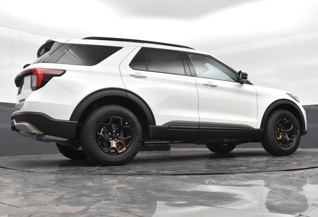New 2026 Star White Metallic Tri-Coat Ford Tremor® image 22