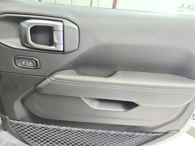Used 2023 Silver Jeep Rubicon image 38