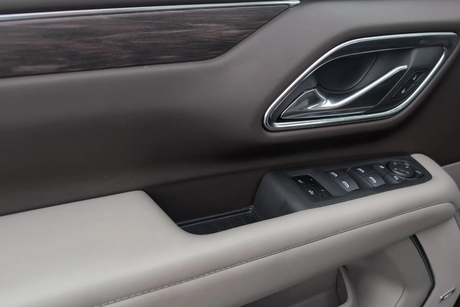 Used 2023 Dark Ash Metallic Chevrolet Z71 image 4