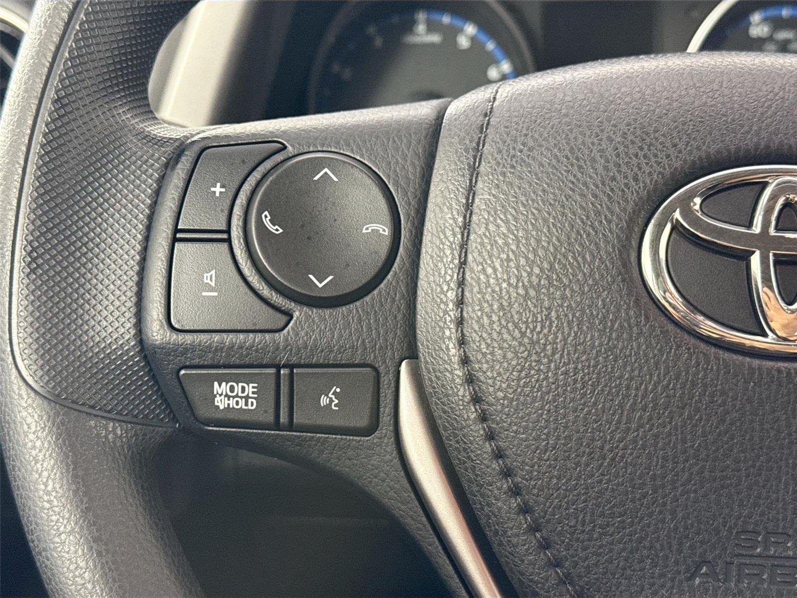 Used 2018 Super White Toyota LE image 16