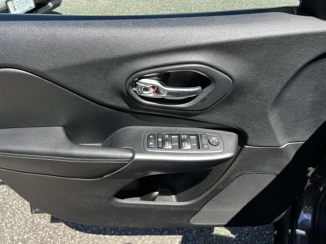 Used 2019 Granite Crystal Metallic Clearcoat Jeep Latitude Plus 4x4 image 23
