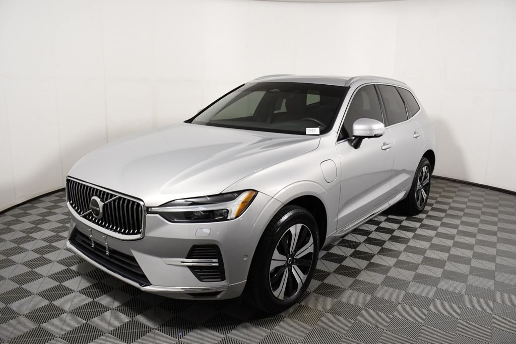 2023 Volvo XC60 T8 Plus Bright Theme AWD's photo