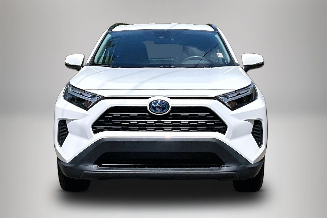 Used 2024 White Toyota XLE image 3