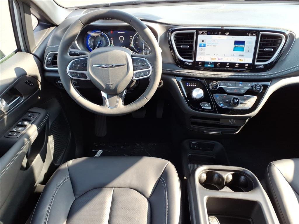 2026 Chrysler Pacifica photo 3