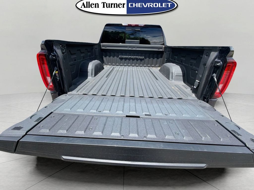 Used 2022 Silver GMC Denali image 7