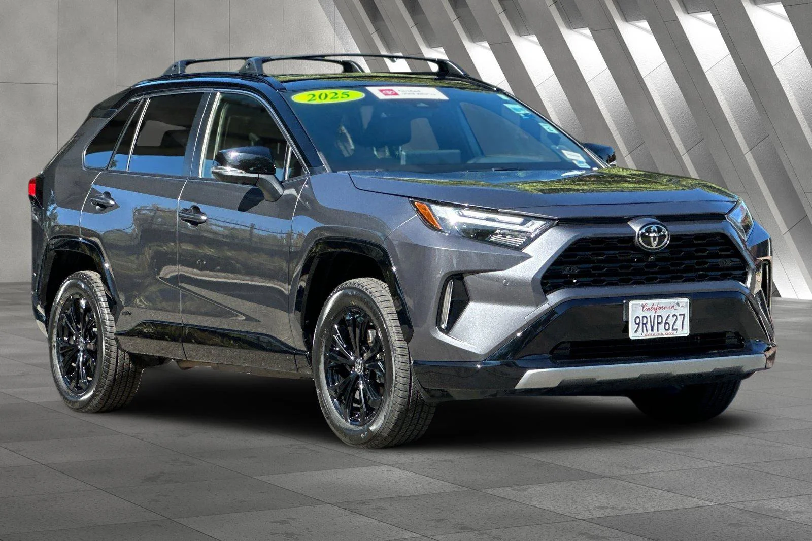 2025 Toyota RAV4 XSE - Photo 14