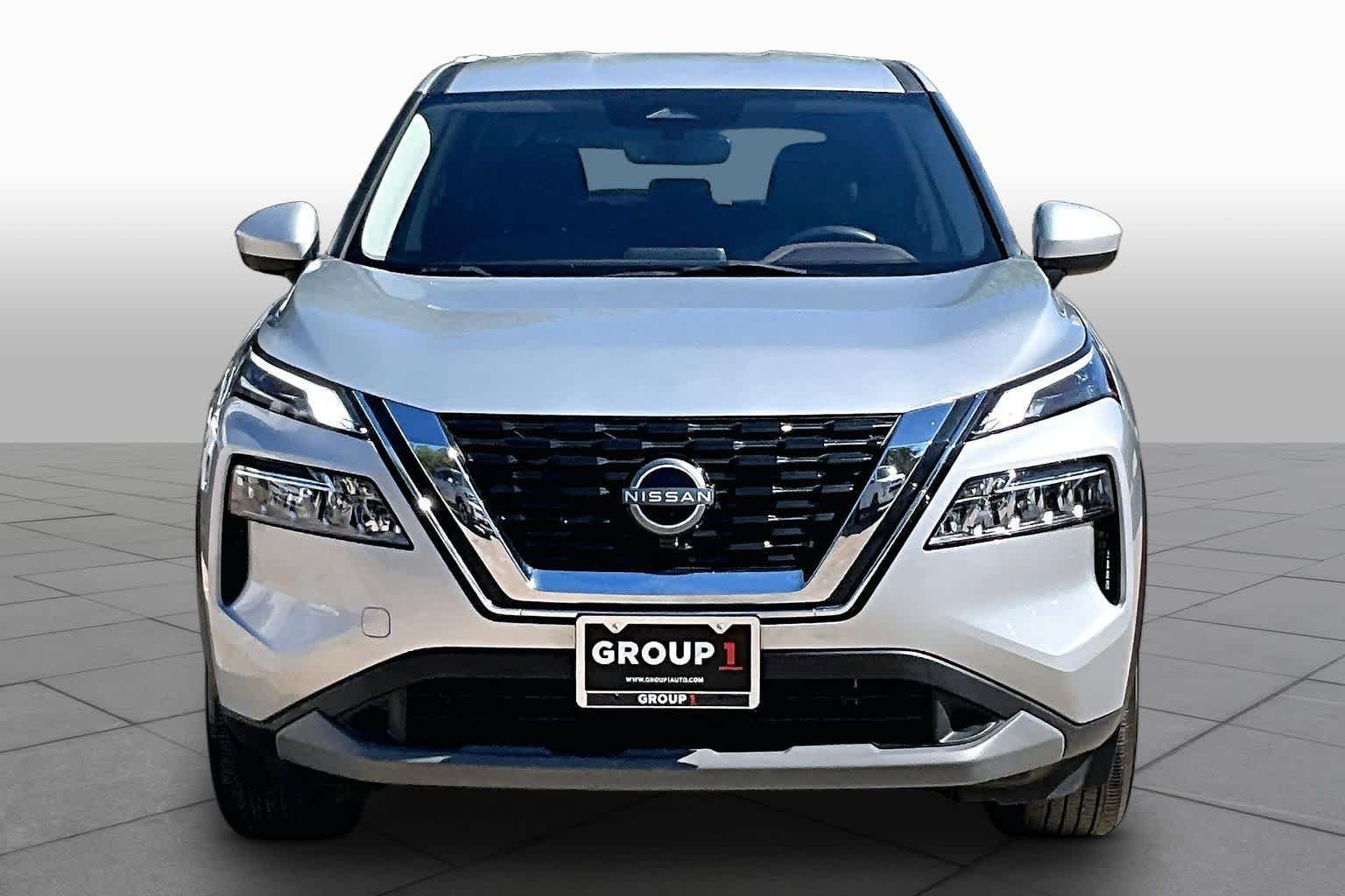 Used 2023 Brilliant Silver Metallic Nissan SV image 4