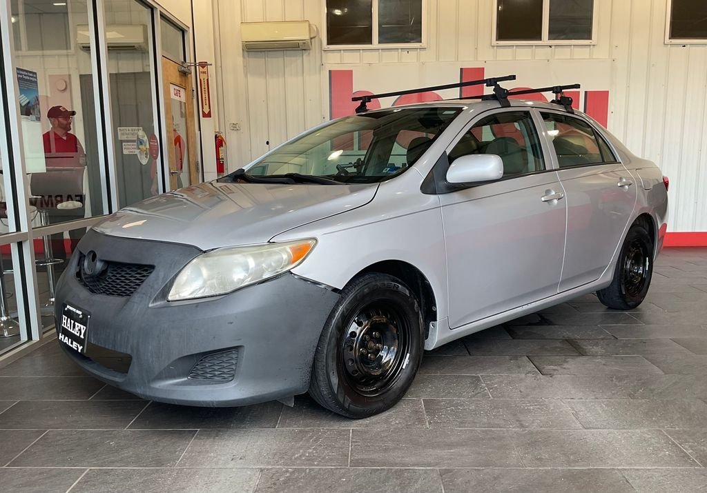 Used 2010  Toyota LE image 2