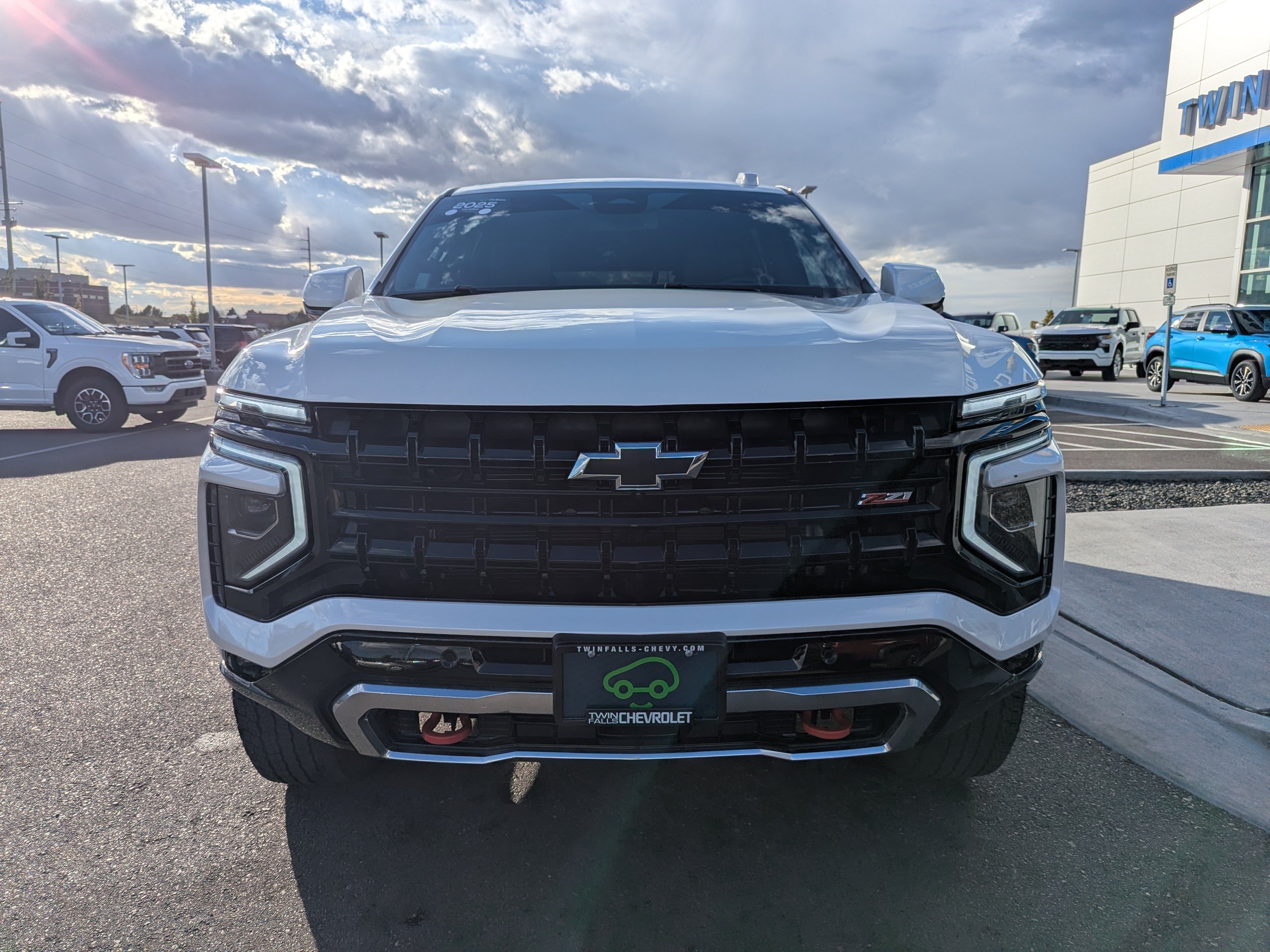 2025 Chevrolet Suburban Z71 - Photo 4