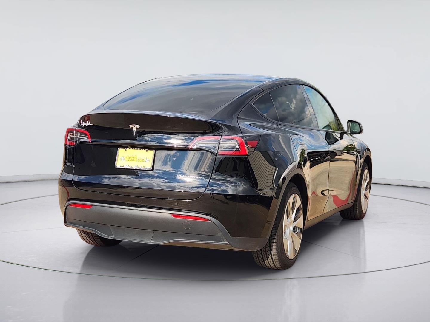 2023 Tesla Model Y photo 7 of 33