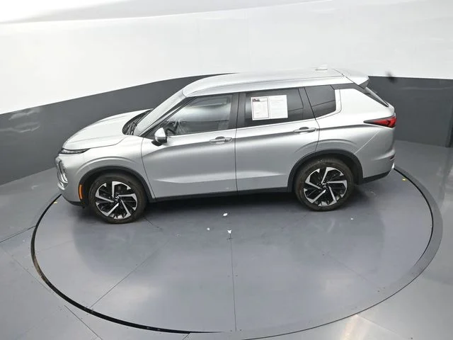 Used 2023  Mitsubishi  image 14