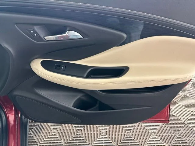 Used 2017 Red Buick Essence image 23