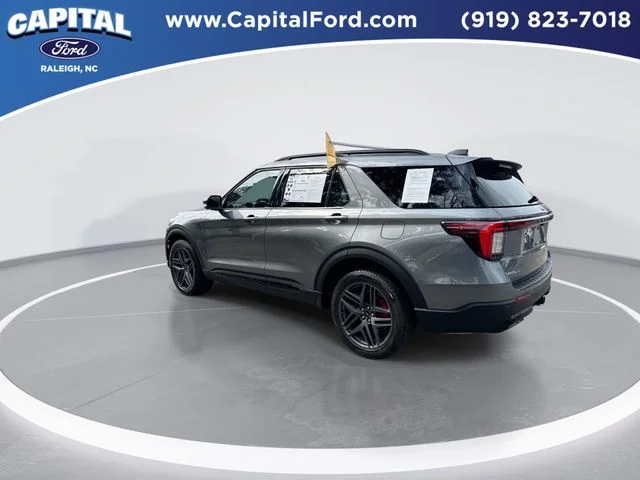 Used 2025 Gray Ford ST-Line image 6