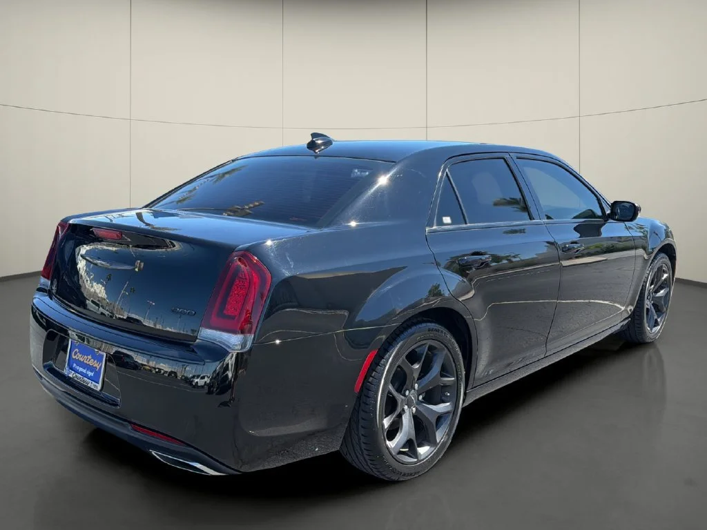 Used 2022 Black Chrysler Touring image 7