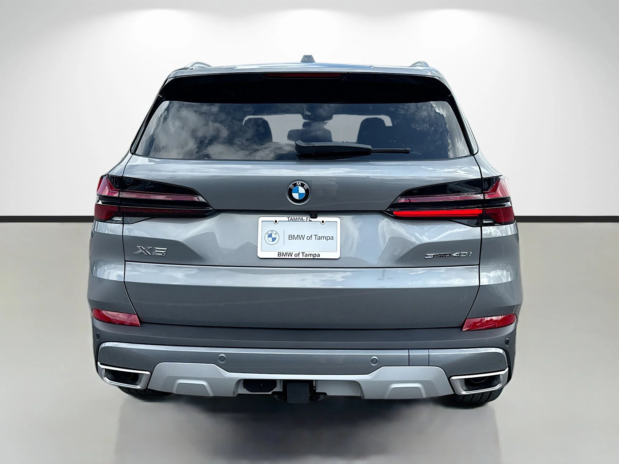New 2026 Skyscraper Grey Metallic BMW sDrive40i image 4