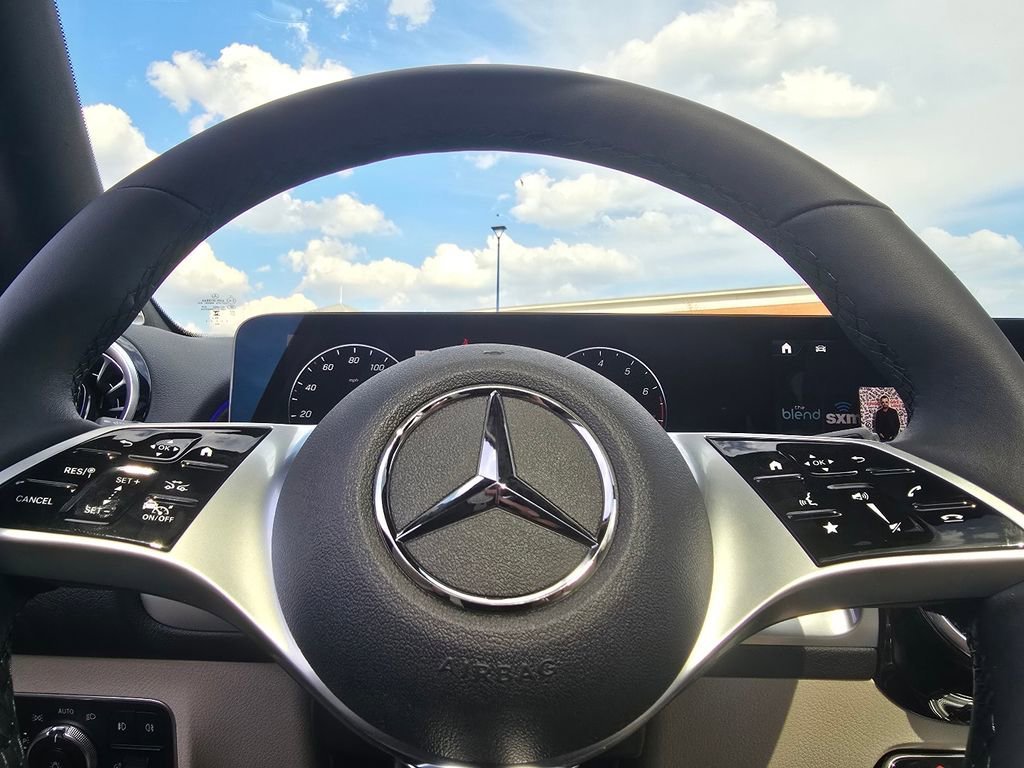 New 2026 Polar White Mercedes-Benz GLB 250 image 64