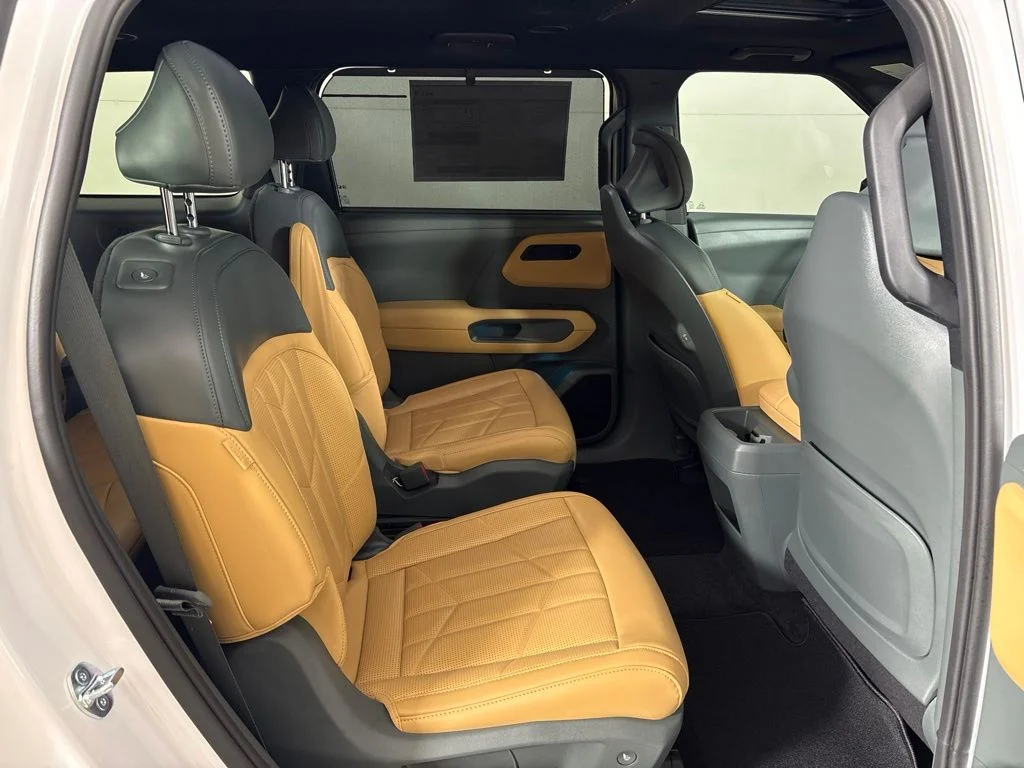 New 2027 Glacial White Pearl Kia X-Line SX image 22
