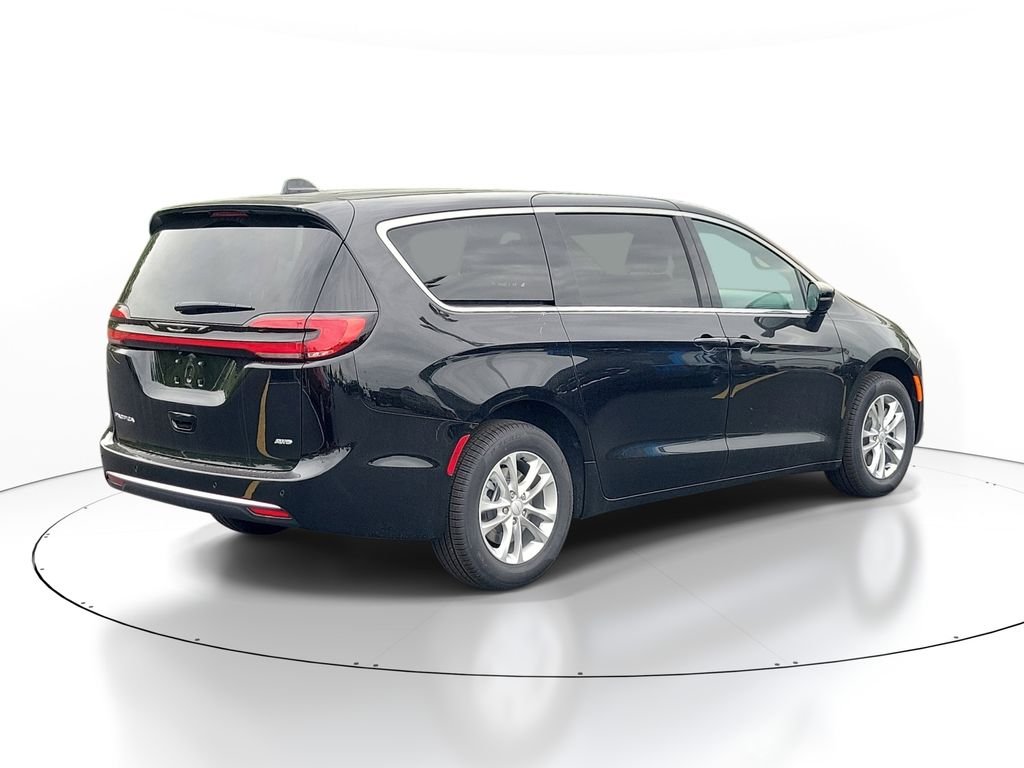 New 2027 Diamond Black Crystal Pearl-Coat Exterior Paint Chrysler Select image 4