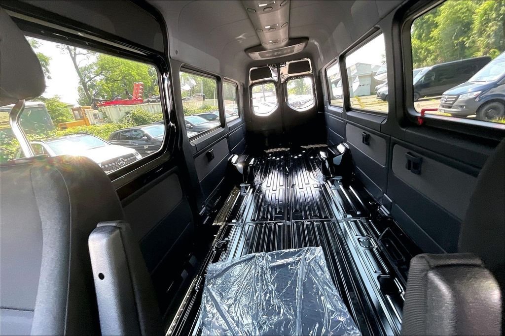 New 2026 Obsidian Black Metallic Mercedes-Benz Cargo 170 WB image 9