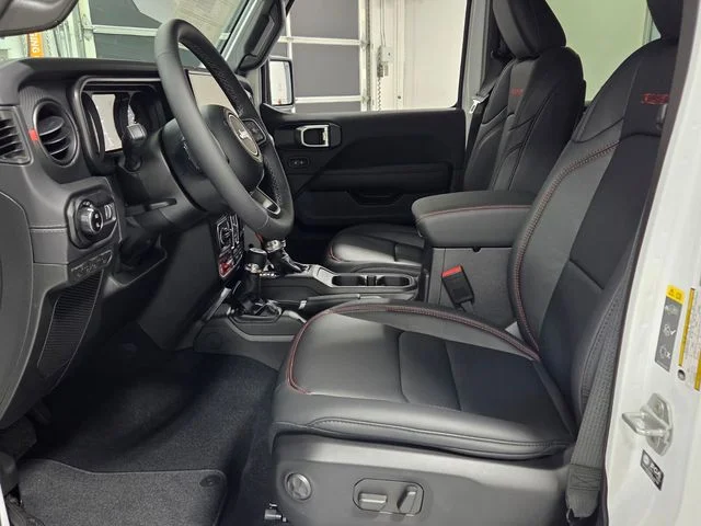 New 2026 Bright White Clear-Coat Exterior Paint Jeep Rubicon X image 5