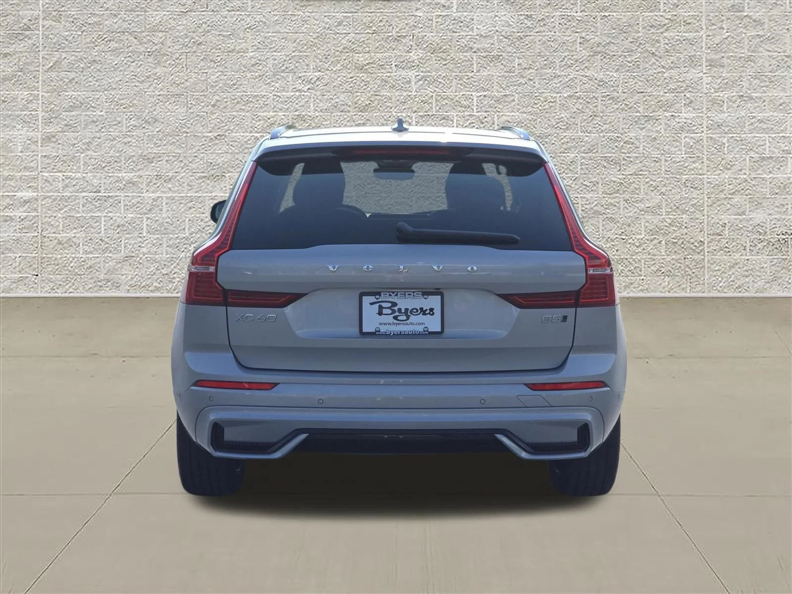 Used 2024 Silver Dawn Metallic Volvo Plus Dark Theme image 6