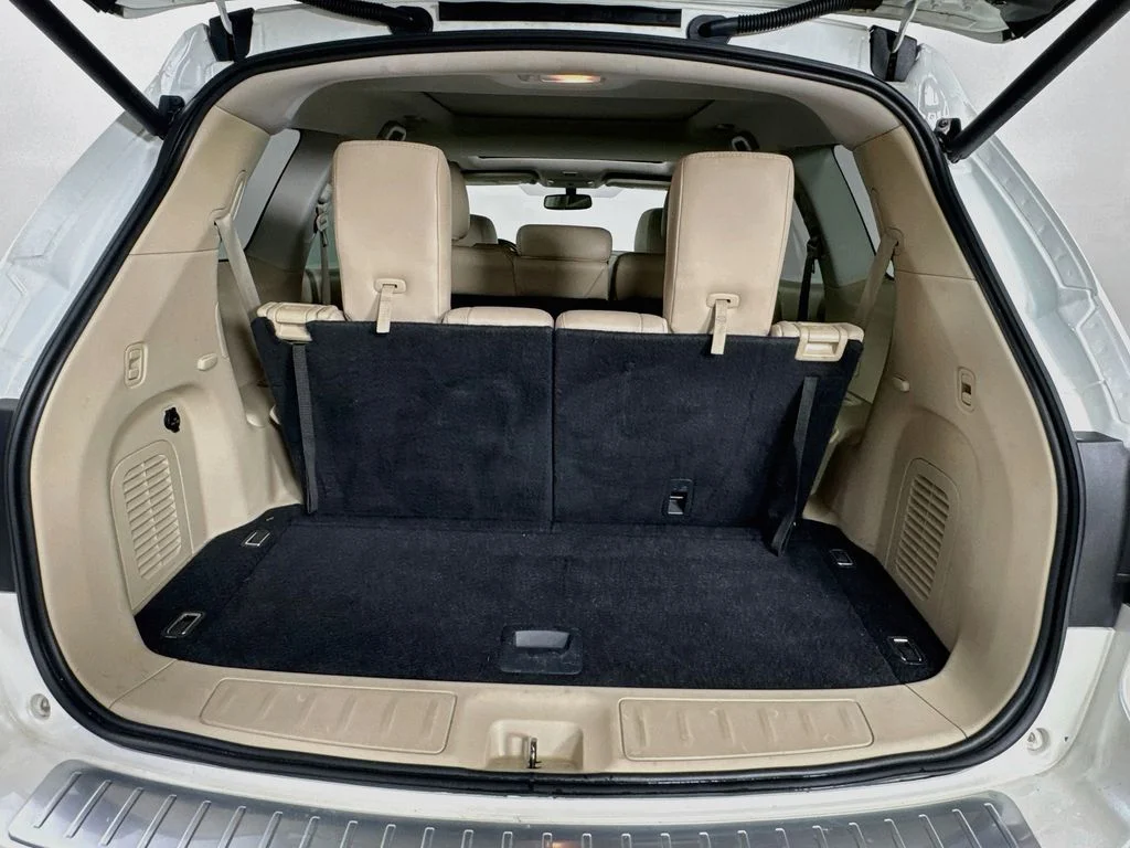 Used 2017 Pearl White Nissan Platinum image 34
