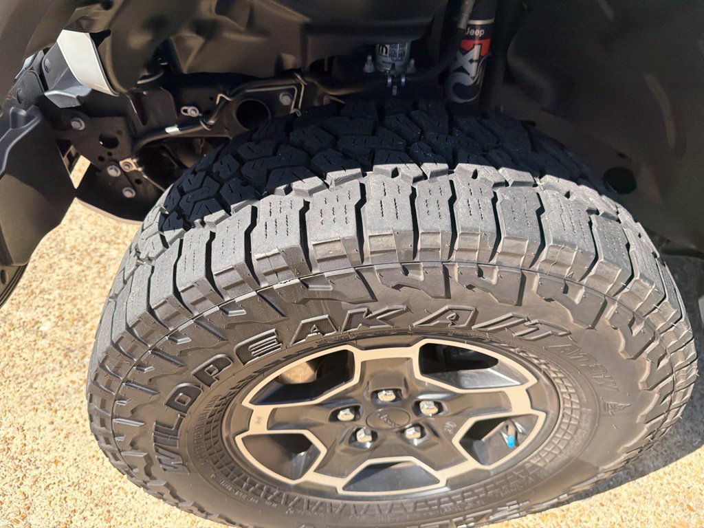 Used 2023 White Jeep Mojave image 10