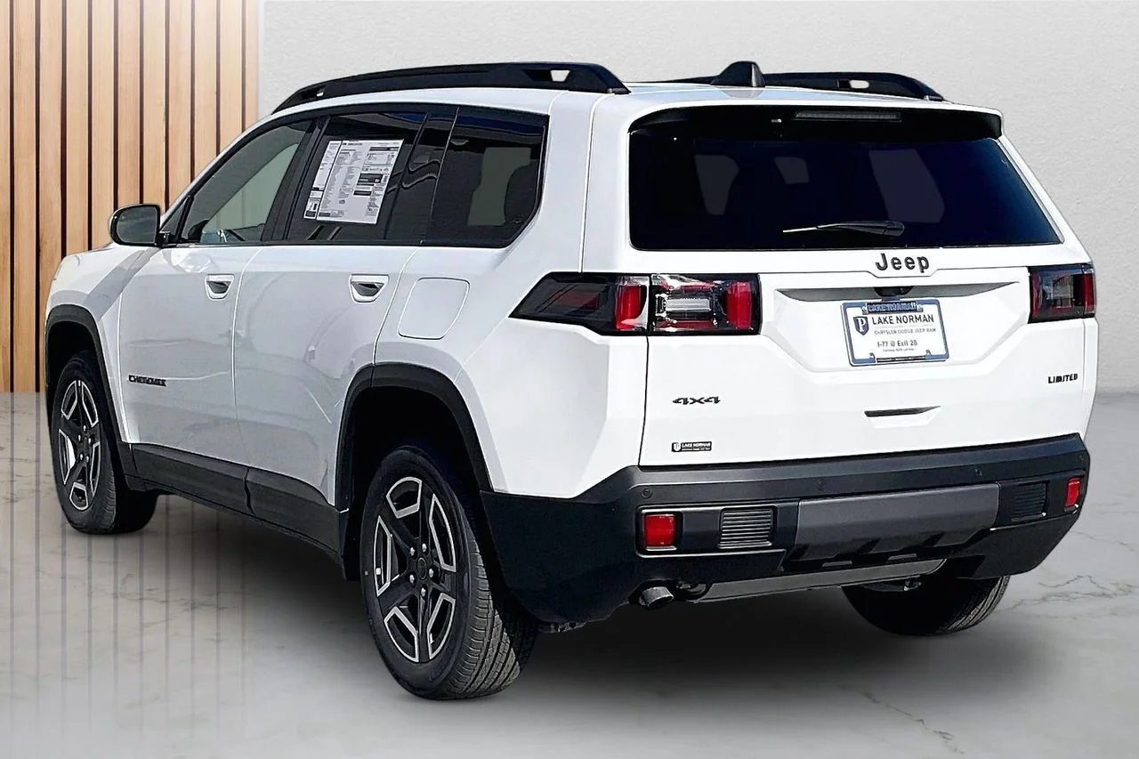New 2026 Bright White Clear-Coat Exterior Paint Jeep Limited image 7