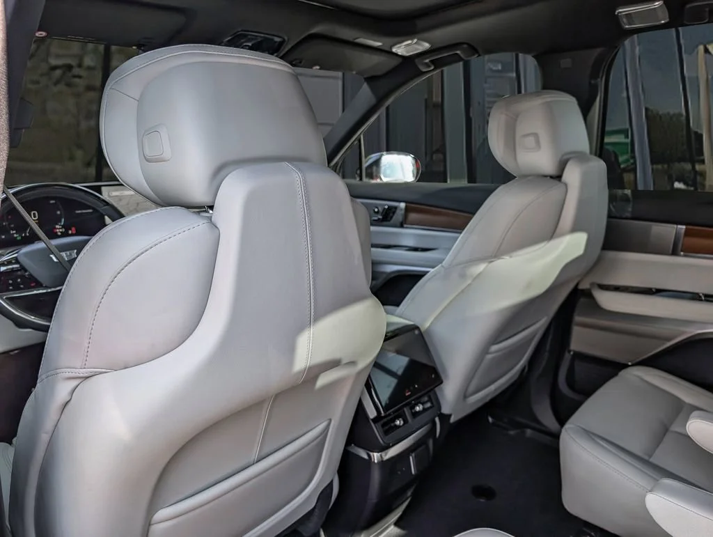 2026 Cadillac VISTIQ Sport - Photo 14