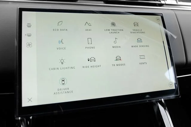 New 2026 Fuji White Land Rover Dynamic SE image 42