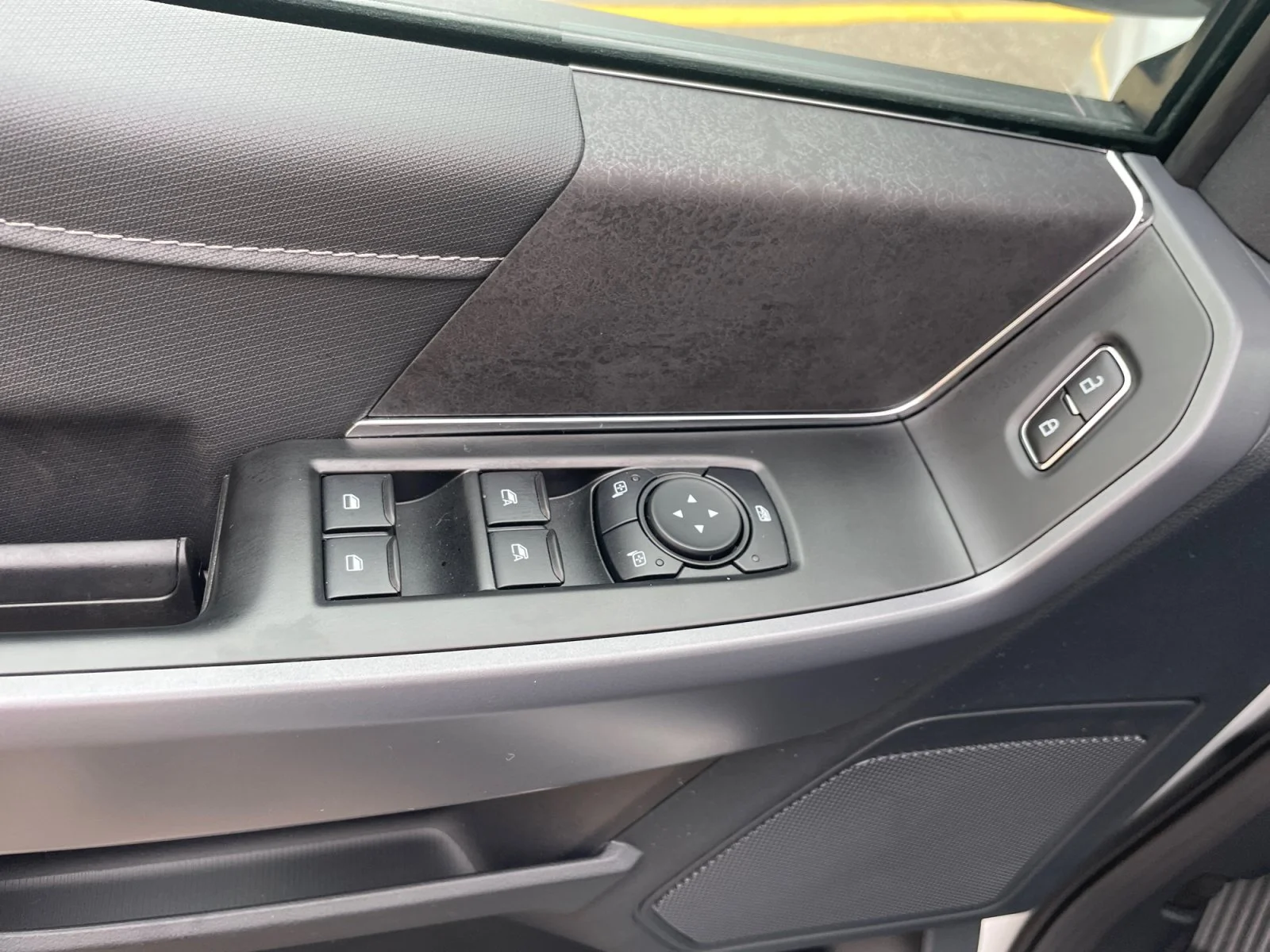 New 2026 Oxford White Ford XLT image 17